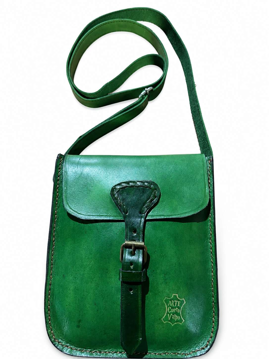 Morral mediano artesanal de cuero natural con hebilla